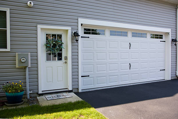 24/7 Emergency Garage Door Panel Replacement experts in Rome, IL